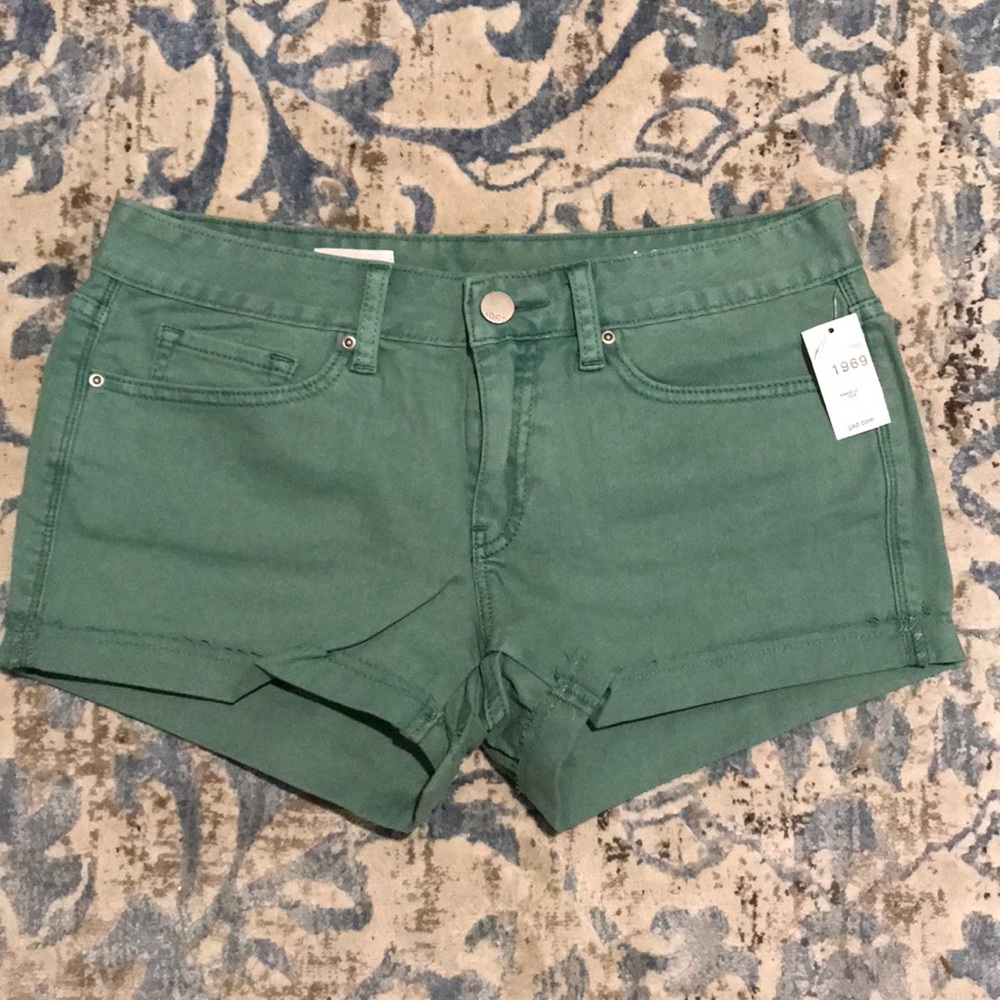 NWT GAP sage green jean shorts, size 28